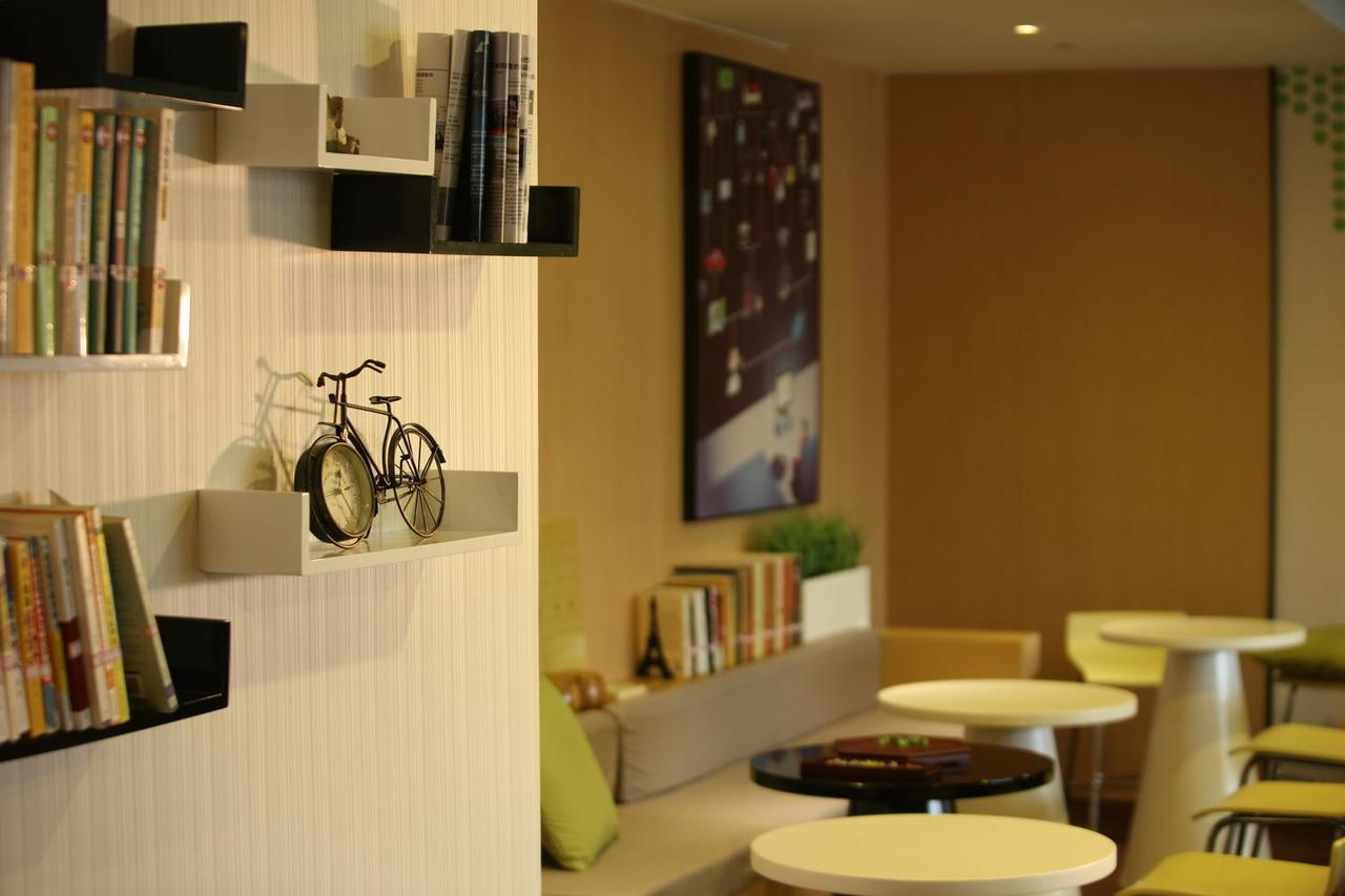 Iu Hotel Shanghai Dongchuan Road Metro Station ภายนอก รูปภาพ